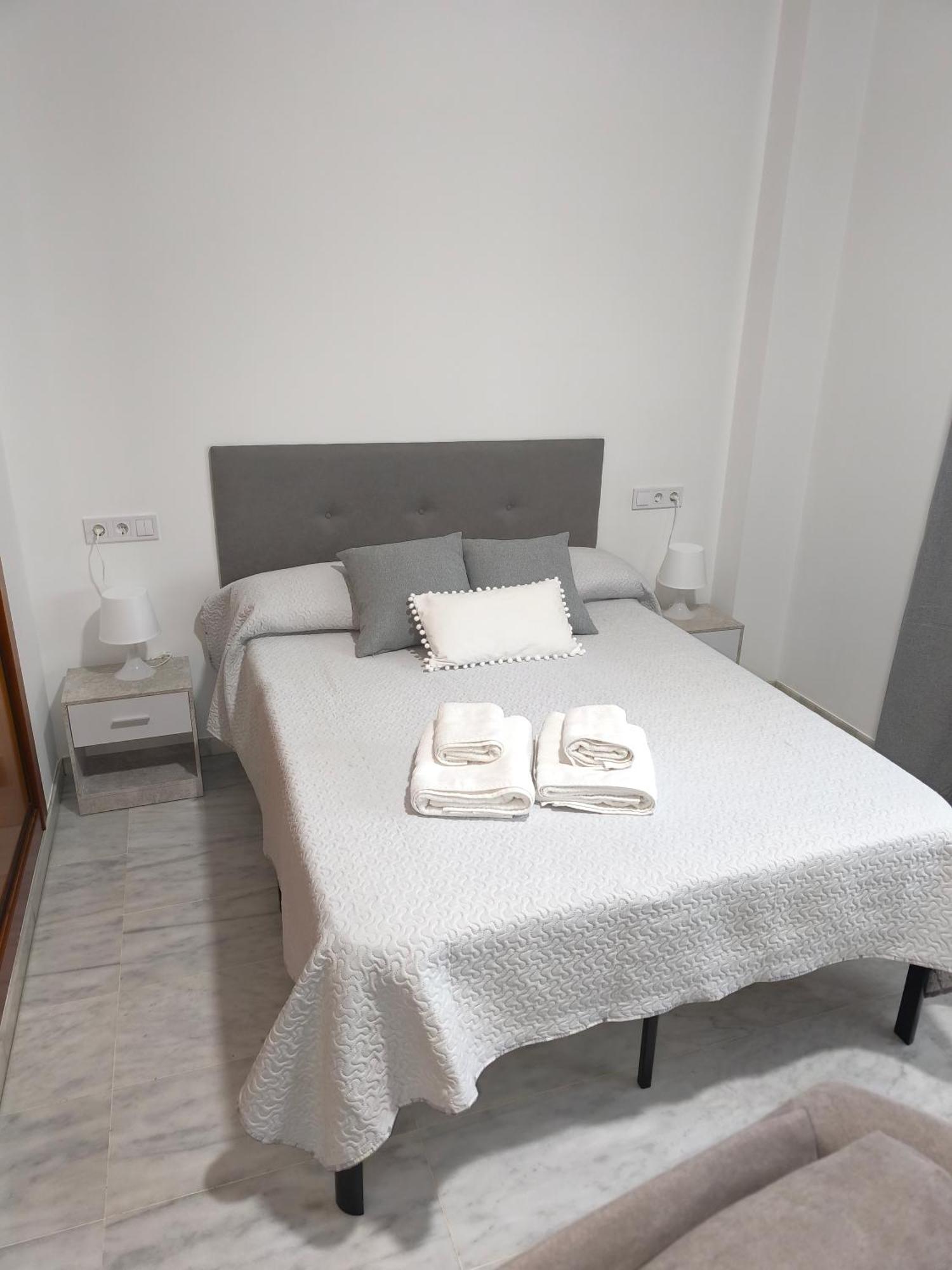 Fibes Ii Edificio Lux Appartement *